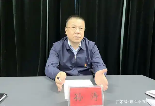 会上,党支部书记于洪德代表党支部班子进行对照检查,并带头做了检视