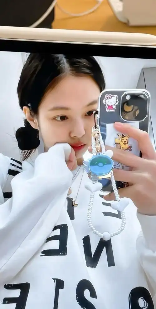 人间香奈儿jennie金珍妮对镜拍手机壁纸来咯高清无水印啦
