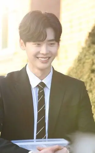 李钟硕腼腆男孩笑容富有感染力