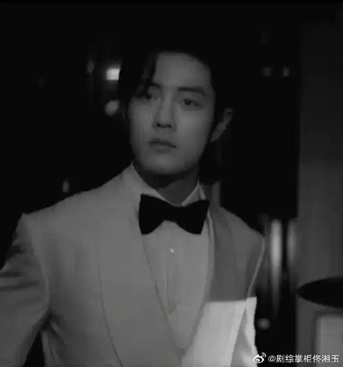 肖战西装立麦##肖战喷香水