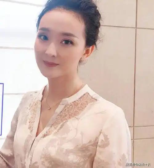 在爱情和亲情的滋润下,王艳的生活是十分幸福的,这从她红光满面的状态