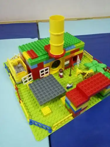 启迪乐高学员:徐可图的作品《幻想中的房子》