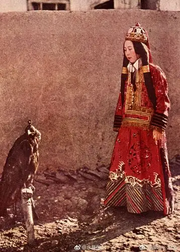 来看真正的蒙古公主!美国国家地理杂志1919年拍摄