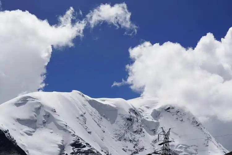 叫雪山白,如果信仰有颜色,我想那一定会是白色,因为那是属于雪山的