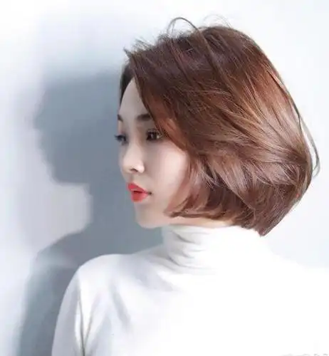 短发型,会让人看上去是一种很溫柔,很气质女人气场的觉得呢,短头发是