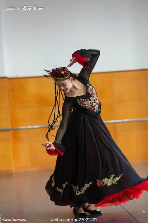 上海戏剧学院舞蹈学院2011级民间舞专业排练课维吾尔族舞蹈