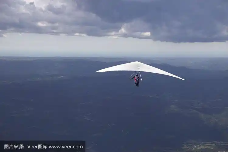 hangglider在云