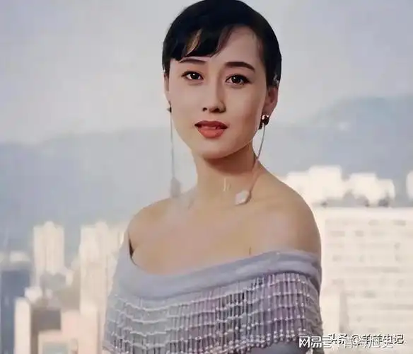 李连杰晒妻子近照61岁利智衰老似老奶奶反观前妻状态依然优雅