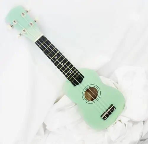 薄荷绿尤克里里小吉他