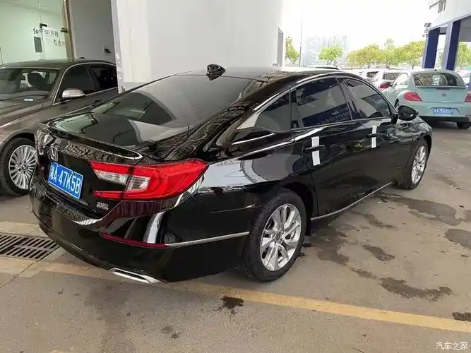 18年本田雅阁双电动座椅8万公里车况精品加装氛围灯