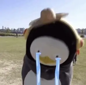 请问这个哭泣黑色白脸戴耳机企鹅跑步的表情包还有别的图吗找到了是