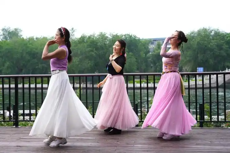 广场舞《站着等你三千年》大众舞步简单易学,欢迎欣赏_凤凰网视频