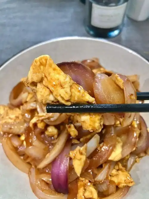 99%的人都吃过的洋葱炒鸡蛋,只有1%的人会做