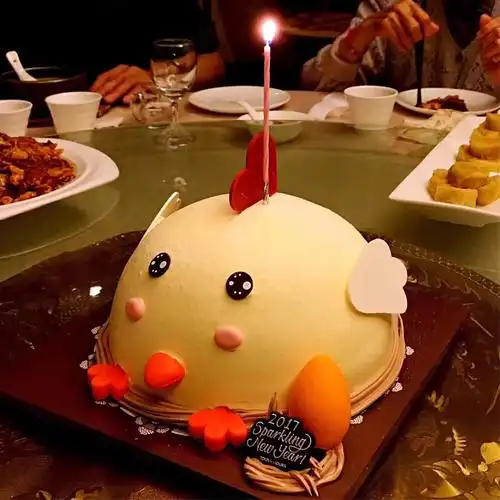 的一周岁生日蛋糕,造型非常漂亮.