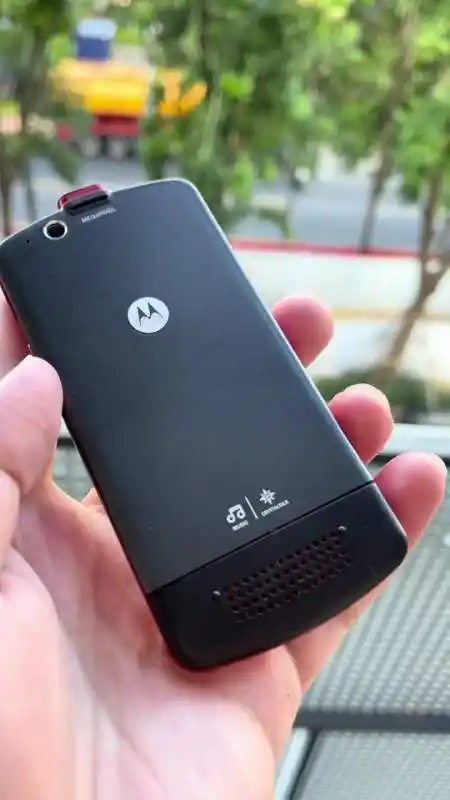 09年左右在商场看到这款摩托罗拉吸引眼球