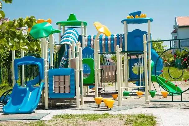 儿童游乐园作为孩子们休闲娱乐的重要场所,是他们放松身心,锻炼身体