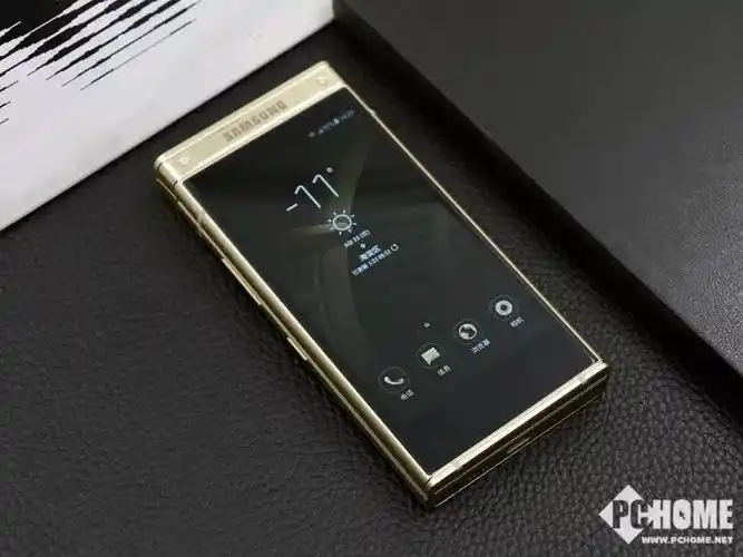 三星w系列,毕竟在直板型智能手机开始兴起后,翻盖设计开始稀少起来