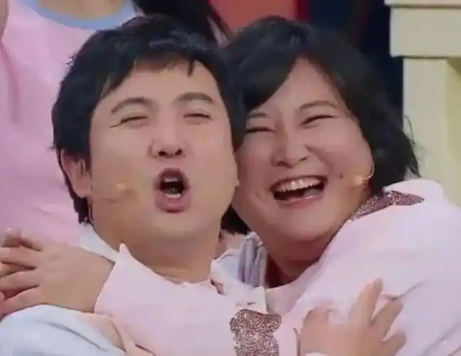 贾玲瘦100斤后样貌曝光:梨涡淡了皱纹多显老,像陌生人,建议沈腾演贾玲