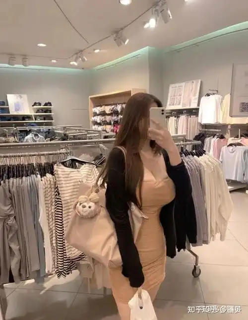 女生,而且微胖的妹子或者胸大的妹子穿上后会感觉比较肿没有腰线的