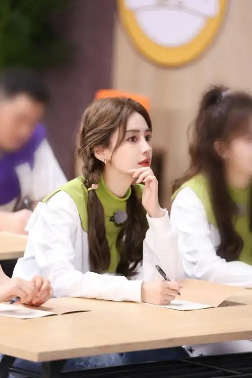 angelababy奔跑吧双马尾造型剧照##angelababy奔跑吧六宫格剧照