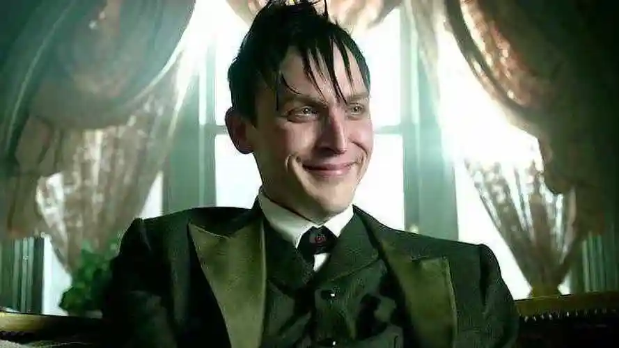 美剧哥谭企鹅人与母亲相见感情深厚当着母亲面励志要成为哥谭大人物