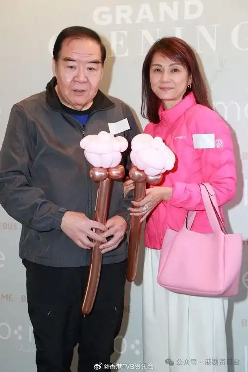 "这次为老公担任代言人,陈炜笑言收正常价,"因为我私下做很多