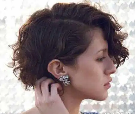 短发大波浪怎么烫最迷人短发大波浪卷图片