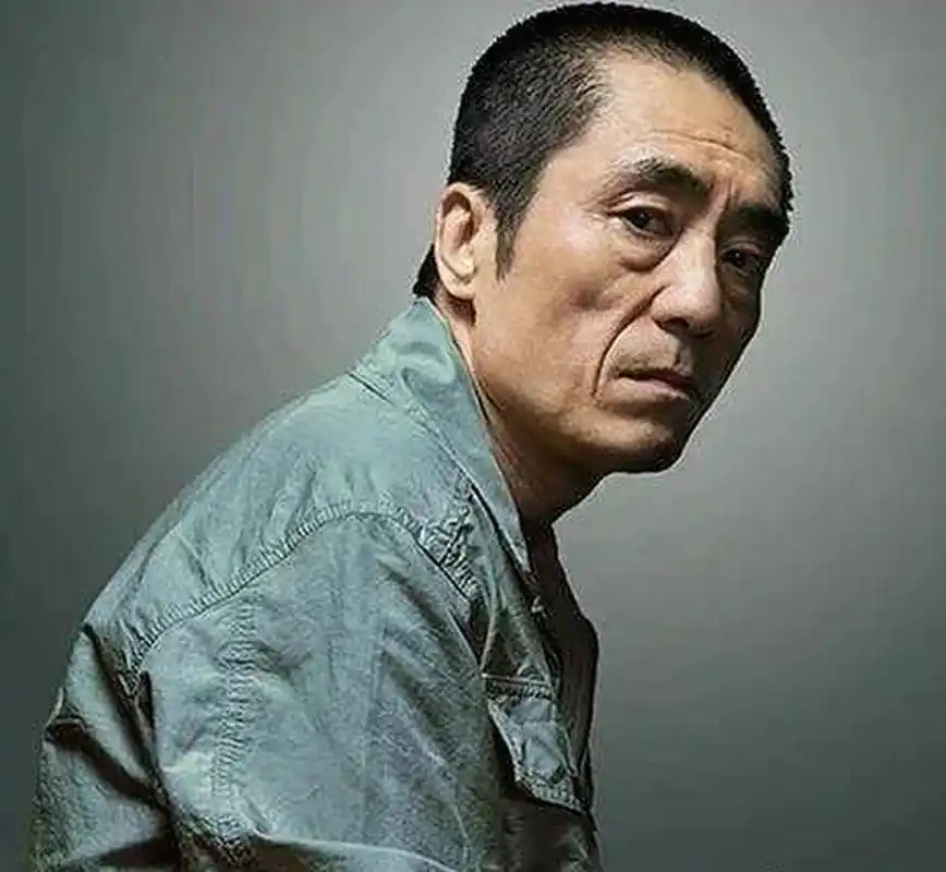 有一次,张艺谋向助手庞丽薇借70万,理由是:《山楂树之恋》和《金陵