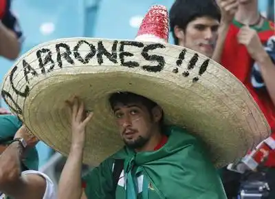 图文墨西哥球迷现场助威超大码墨西哥草帽