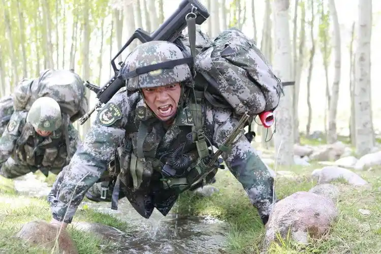 英模部队邱少云连训练已特战化