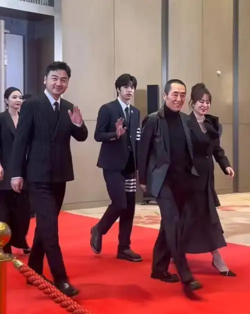 荆州这晚,刘耀文,高叶走在队尾,黄渤说的话应验了