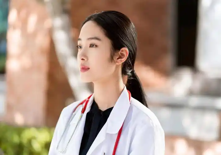 "截胡"刘亦菲,"痴恋"黄子韬,冯女郎杨采钰新剧难逃花瓶标签