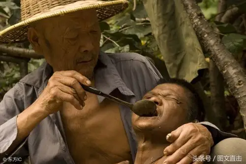 8张催人泪下的父子图,8位平凡又伟大的父亲,看哪位让你感动落泪