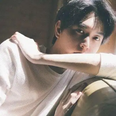 2019最潮qq头像男生霸气超拽 我们都是在夜里崩溃过的俗人