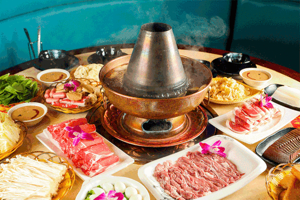 锅子支棱起来,邀上三五好友待到汤底咕嘟冒泡时快乐便要开始了作为老