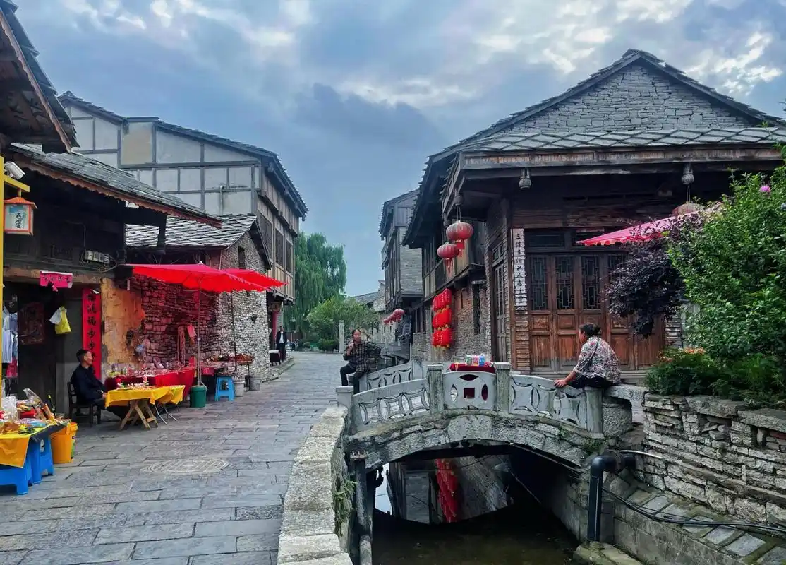 天龙屯堡景区位于安顺市平坝区,是安顺屯堡文化的代表性区域之—.