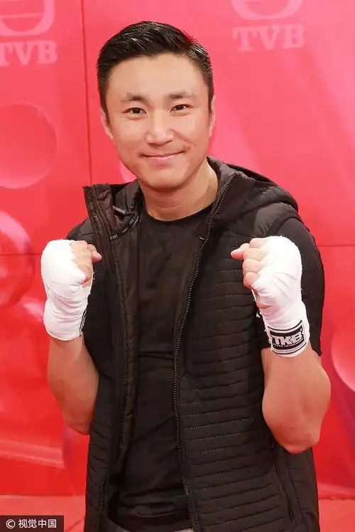 崔建邦为主演的tvb剧集《兄弟》(暂名)试造型.