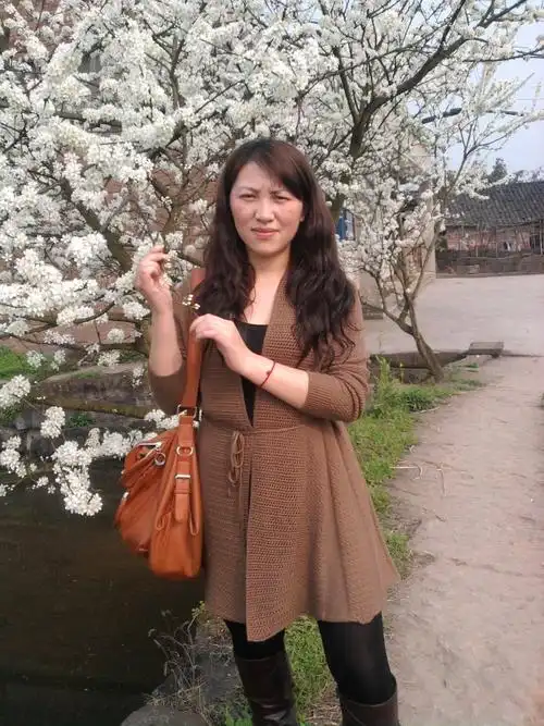 40岁离异女征婚照片(id:50913633)_重庆征婚交友_珍爱网