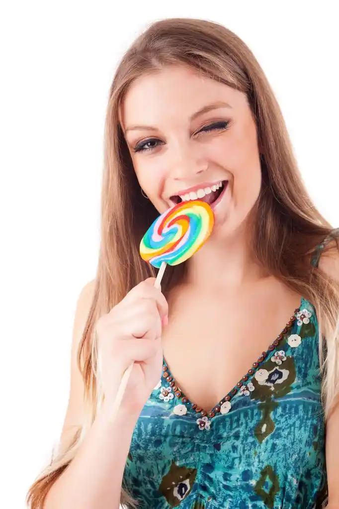 美丽的女人,美丽的女人吃棒棒糖,在白色背景