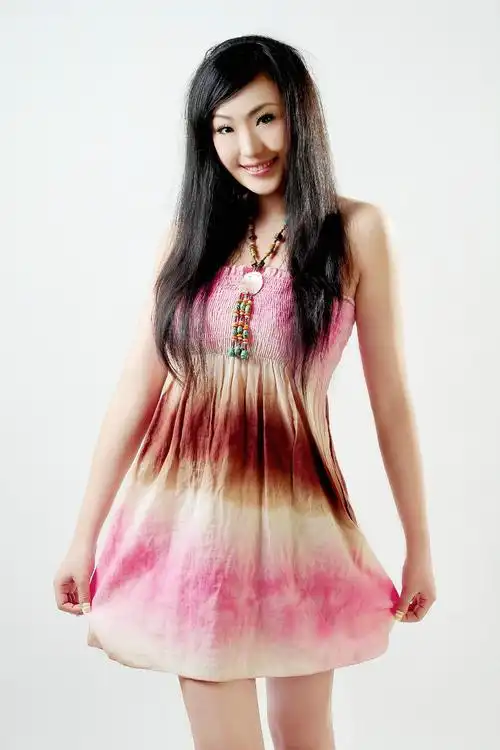 东方美色丽人榜---吕晶(生活照)