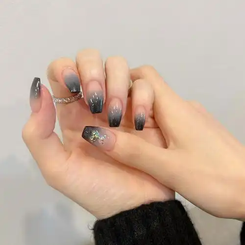 梯形渐变显白蓝色美甲图片