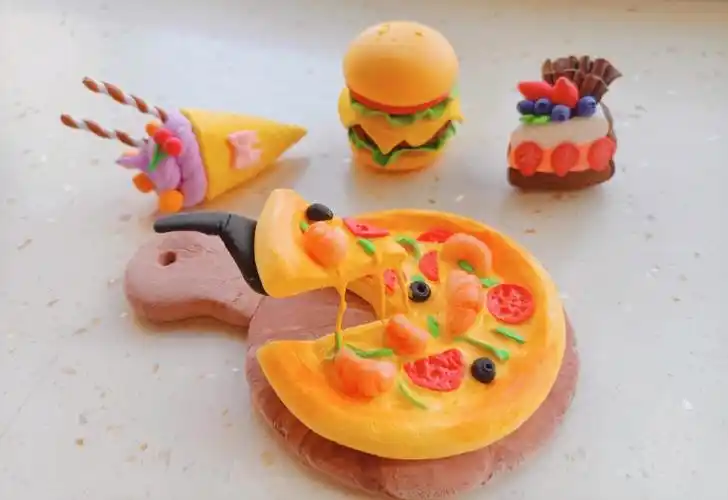 记录第一次用黏土捏的小食玩