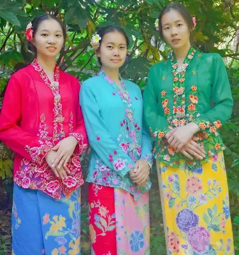 峇峇娘惹们的服饰南洋岛屿中的一缕薄纱围读服饰史