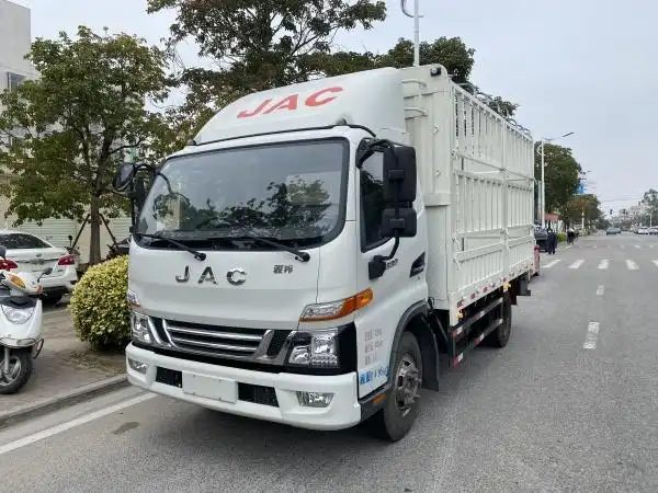 16年江淮骏铃v6 四米二高栏