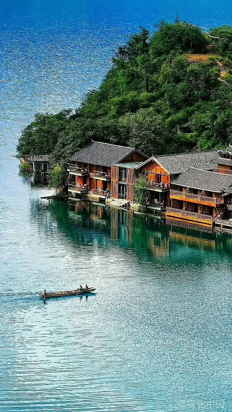 泸沽湖,是中国第三深的淡水湖,位于四川省凉山彝族自治 - 抖音
