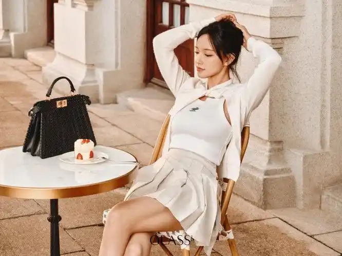 程潇与妹妹程晨同框拍大片 姐妹俩甜美酷飒默契十足-易天影视公司