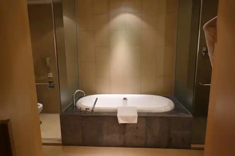 浴缸只能看了,刚来不敢洗澡.