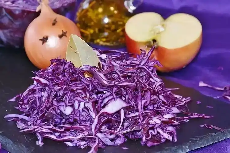 哪些蔬菜草酸较多?   紫甘蓝,菠菜,   空心菜,莴笋.