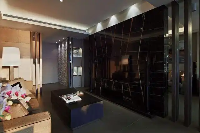 现代风客厅 黑色大理石电视背景墙设计