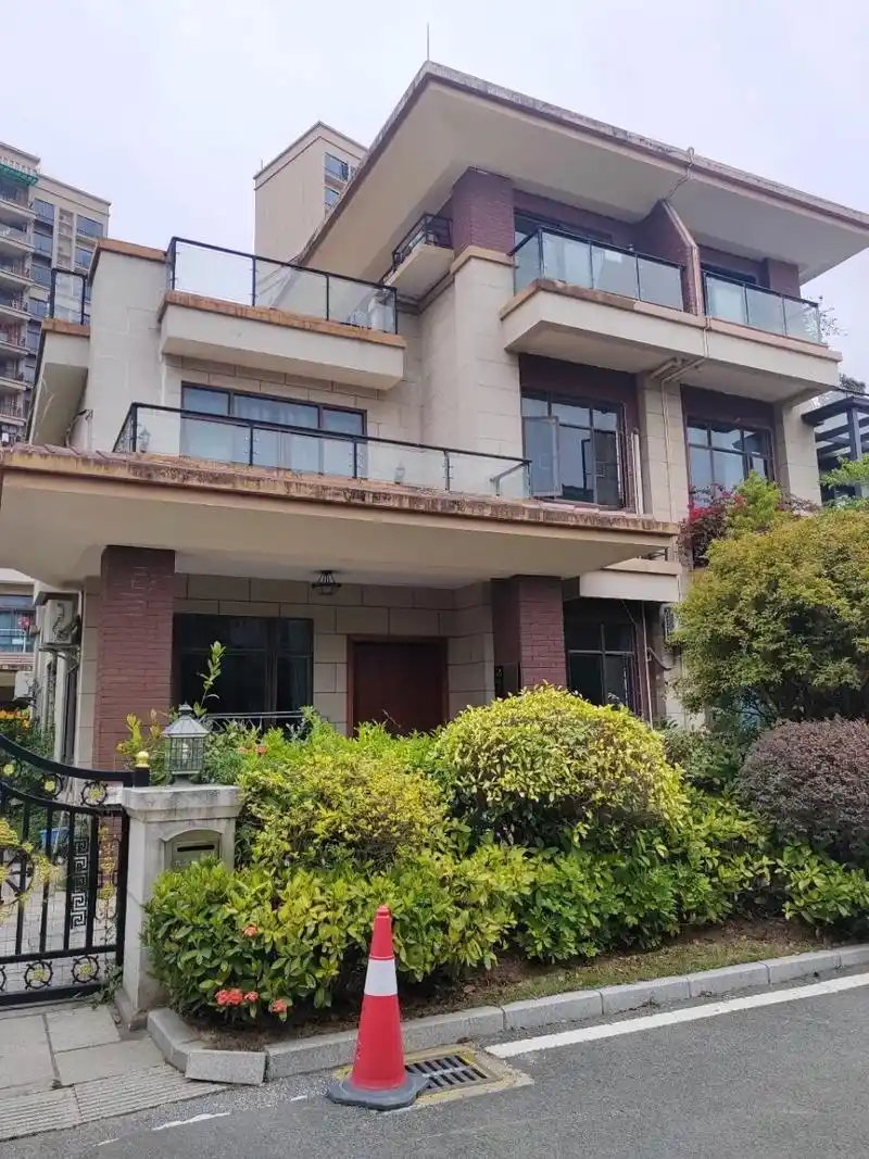 转让:碧桂园九龙湾别墅225平方 5房2厅 赠送全屋的家私 - 抖音